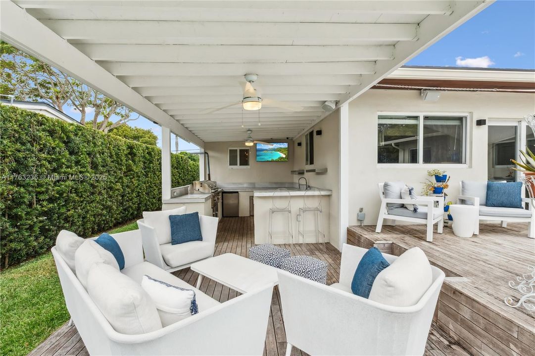 Recently Rented: $5,900 (3 beds, 3 baths, 2119 Square Feet)