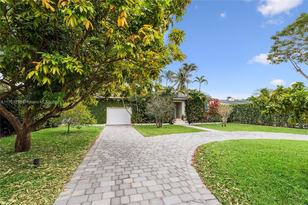 Recently Rented: $5,900 (3 beds, 3 baths, 2119 Square Feet)