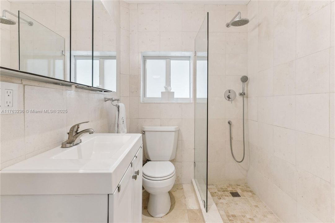 Recently Rented: $5,900 (3 beds, 3 baths, 2119 Square Feet)