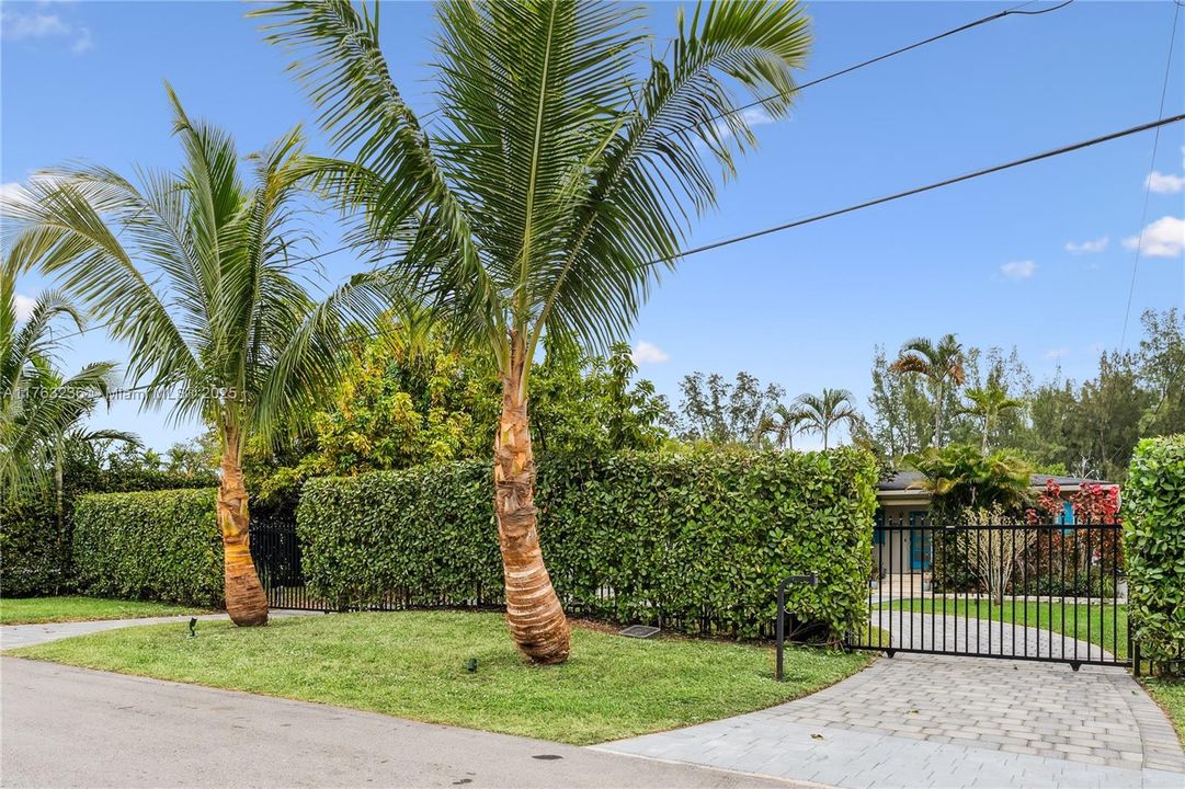 Recently Rented: $5,900 (3 beds, 3 baths, 2119 Square Feet)