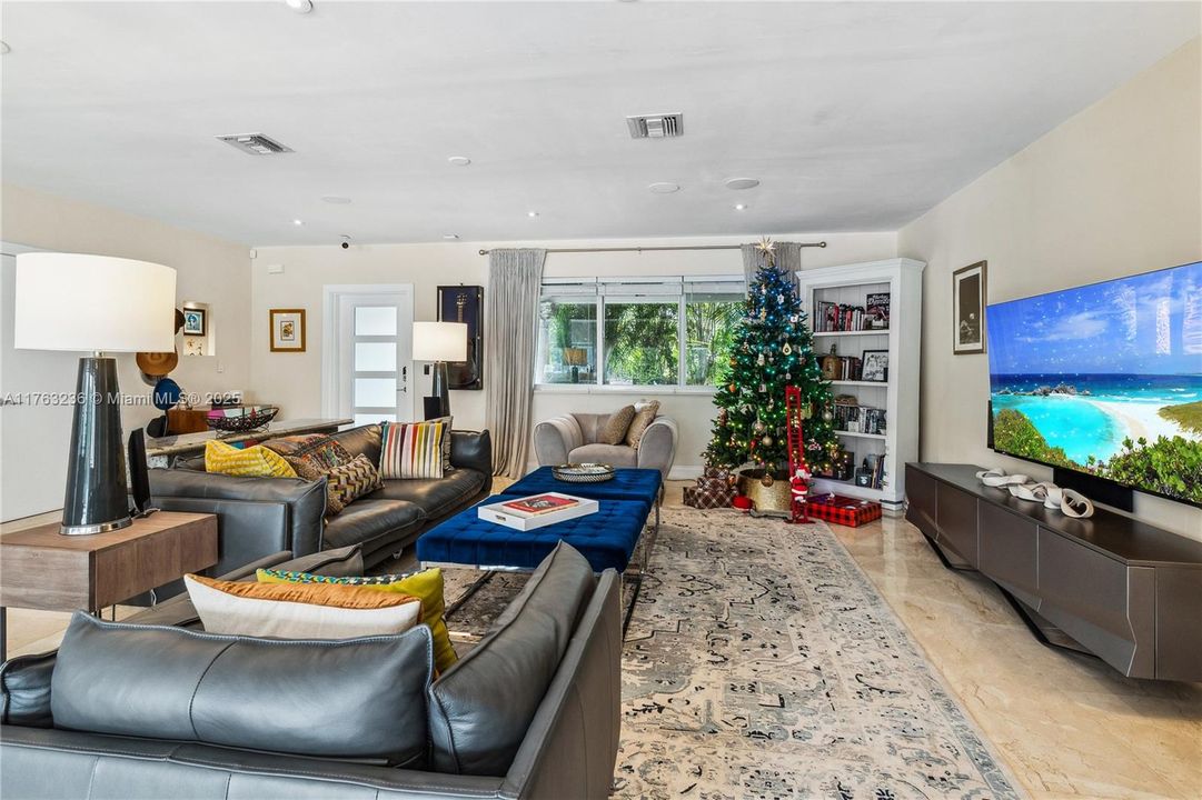 Recently Rented: $5,900 (3 beds, 3 baths, 2119 Square Feet)