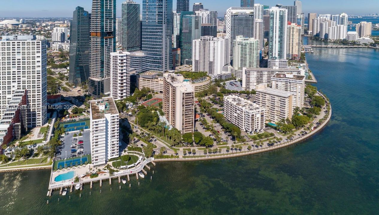 Recently Sold: $570,000 (2 beds, 2 baths, 1009 Square Feet)