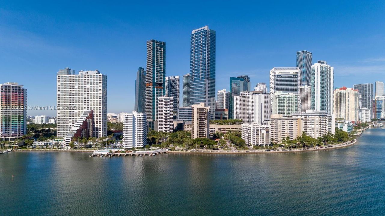 Recently Sold: $570,000 (2 beds, 2 baths, 1009 Square Feet)