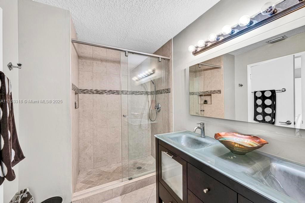 Recently Sold: $629,000 (3 beds, 2 baths, 1309 Square Feet)