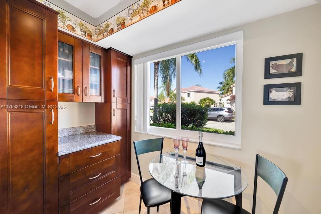 Recently Sold: $629,000 (3 beds, 2 baths, 1309 Square Feet)