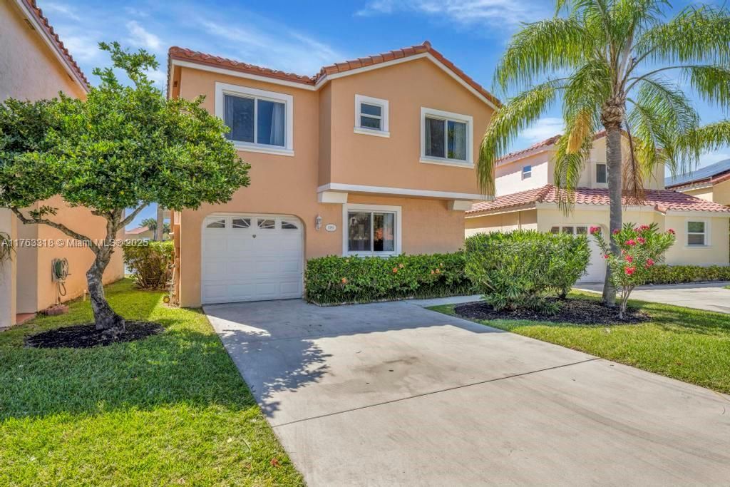 Recently Sold: $629,000 (3 beds, 2 baths, 1309 Square Feet)