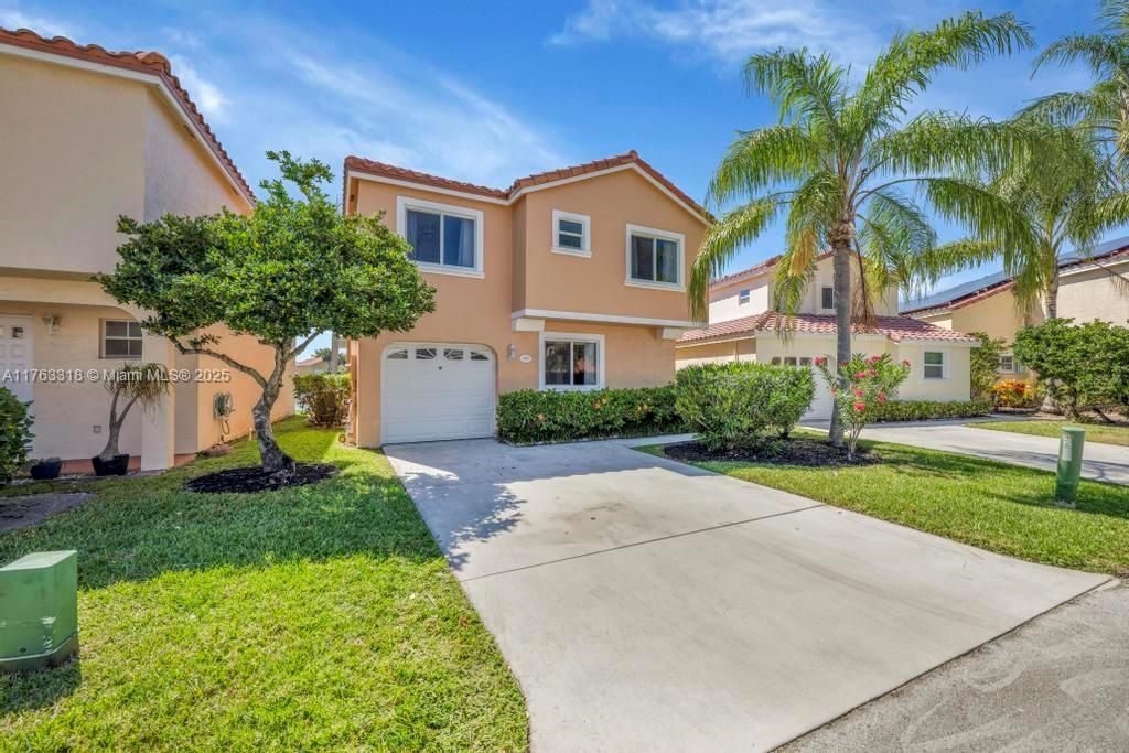 Recently Sold: $629,000 (3 beds, 2 baths, 1309 Square Feet)