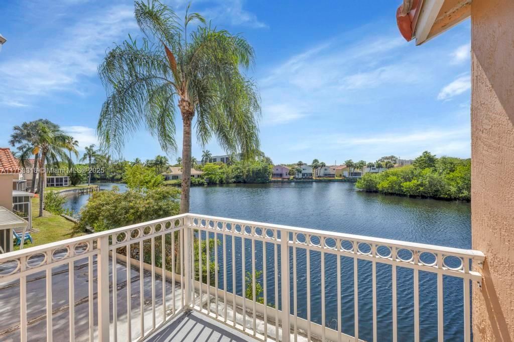 Recently Sold: $629,000 (3 beds, 2 baths, 1309 Square Feet)