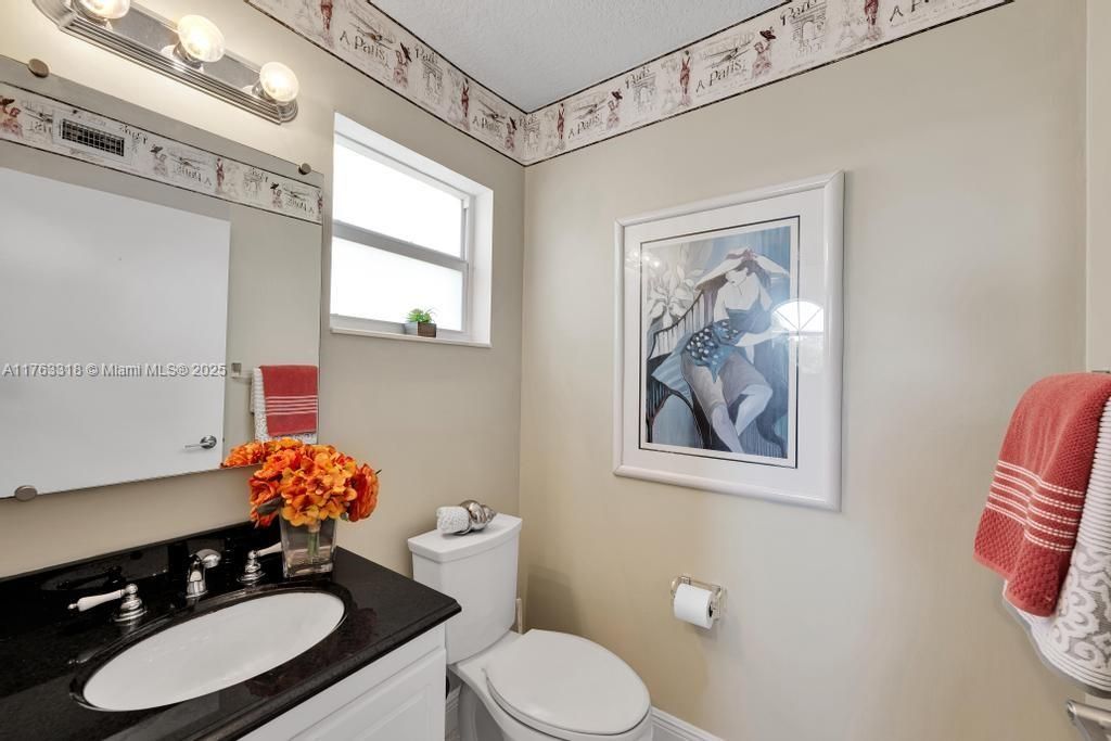 Recently Sold: $629,000 (3 beds, 2 baths, 1309 Square Feet)