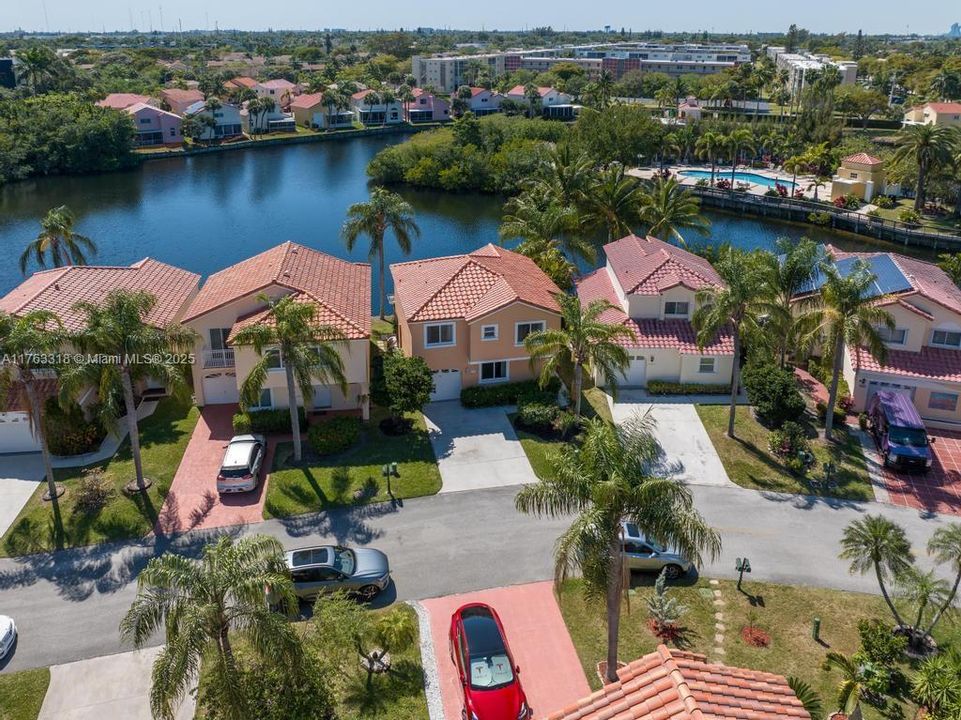 Recently Sold: $629,000 (3 beds, 2 baths, 1309 Square Feet)