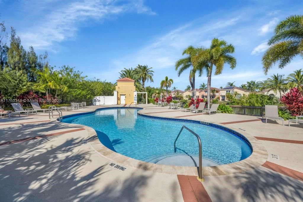 Recently Sold: $629,000 (3 beds, 2 baths, 1309 Square Feet)