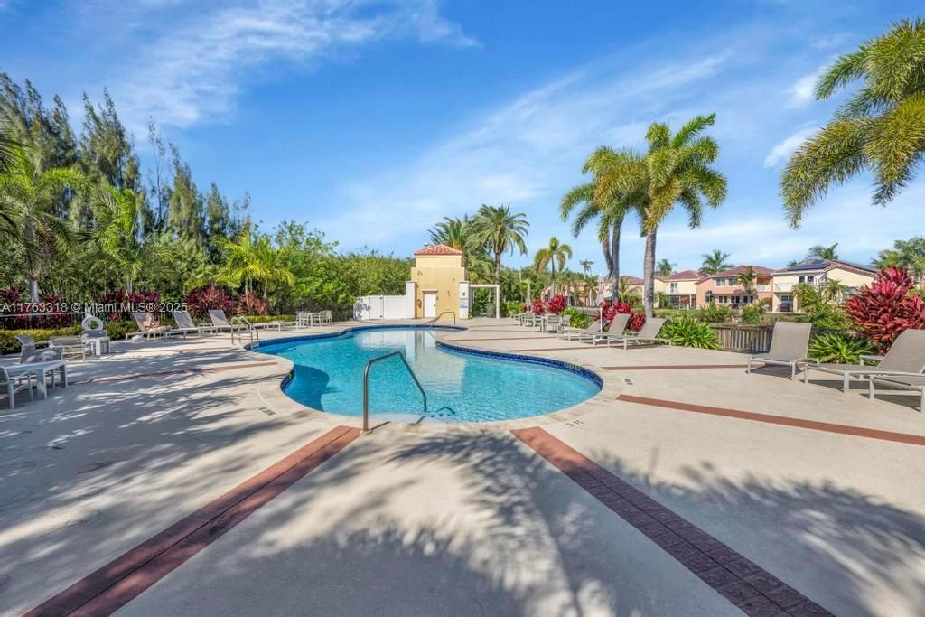 Recently Sold: $629,000 (3 beds, 2 baths, 1309 Square Feet)