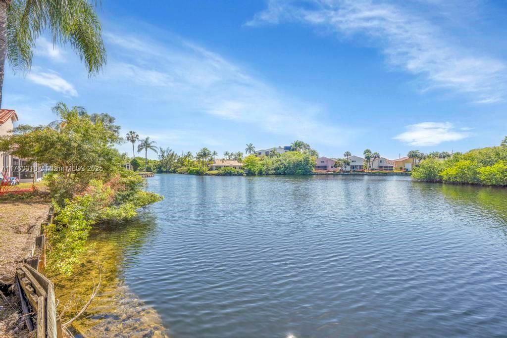 Recently Sold: $629,000 (3 beds, 2 baths, 1309 Square Feet)