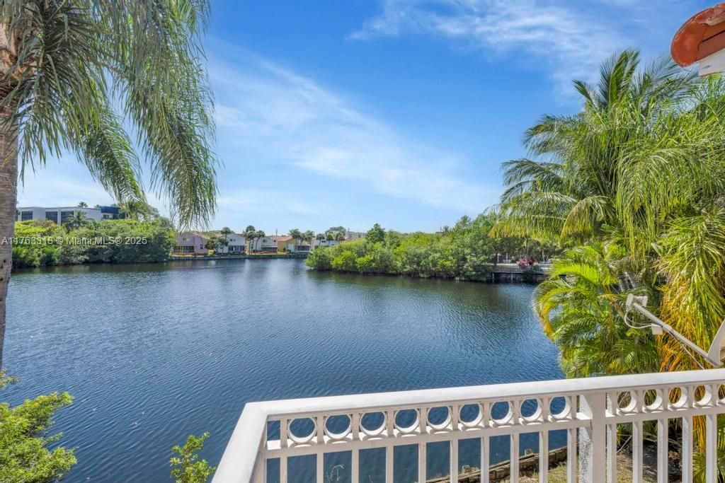 Recently Sold: $629,000 (3 beds, 2 baths, 1309 Square Feet)