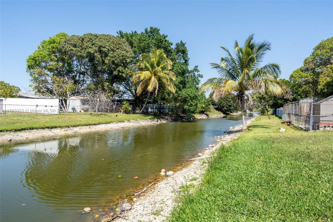 Recently Sold: $620,000 (4 beds, 2 baths, 1253 Square Feet)