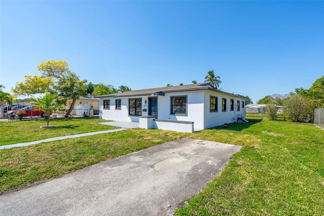 Recently Sold: $620,000 (4 beds, 2 baths, 1253 Square Feet)