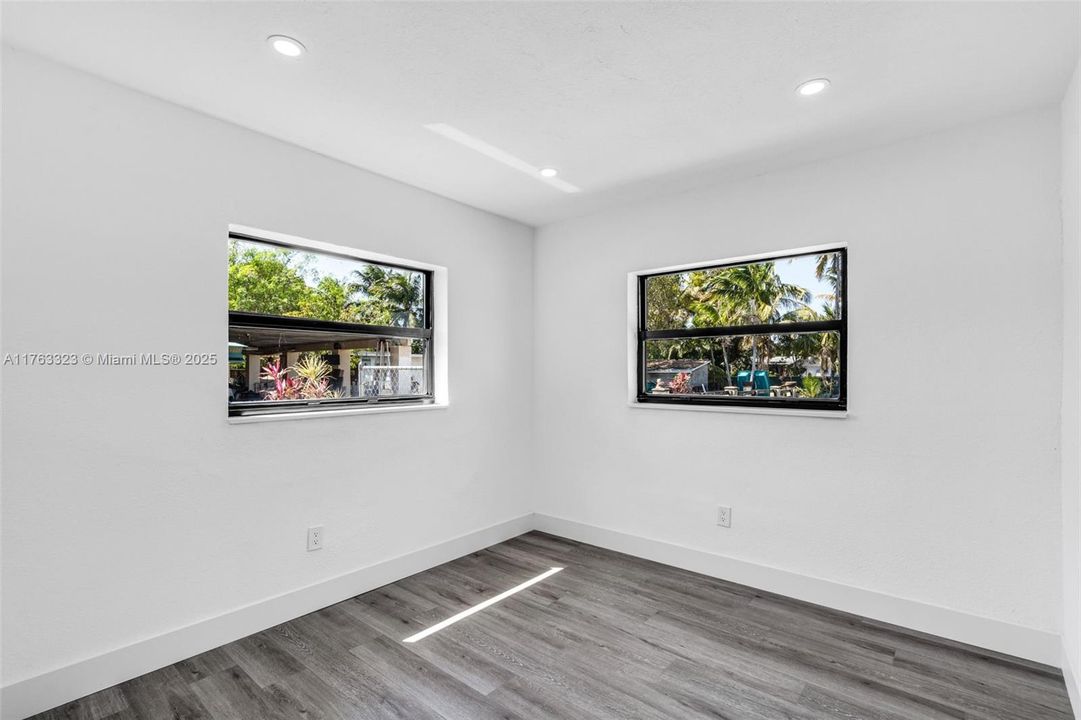 Recently Sold: $620,000 (4 beds, 2 baths, 1253 Square Feet)