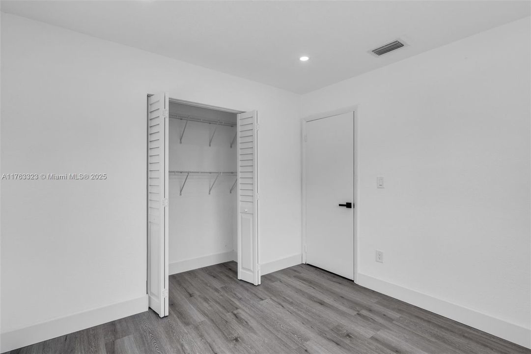 Recently Sold: $620,000 (4 beds, 2 baths, 1253 Square Feet)