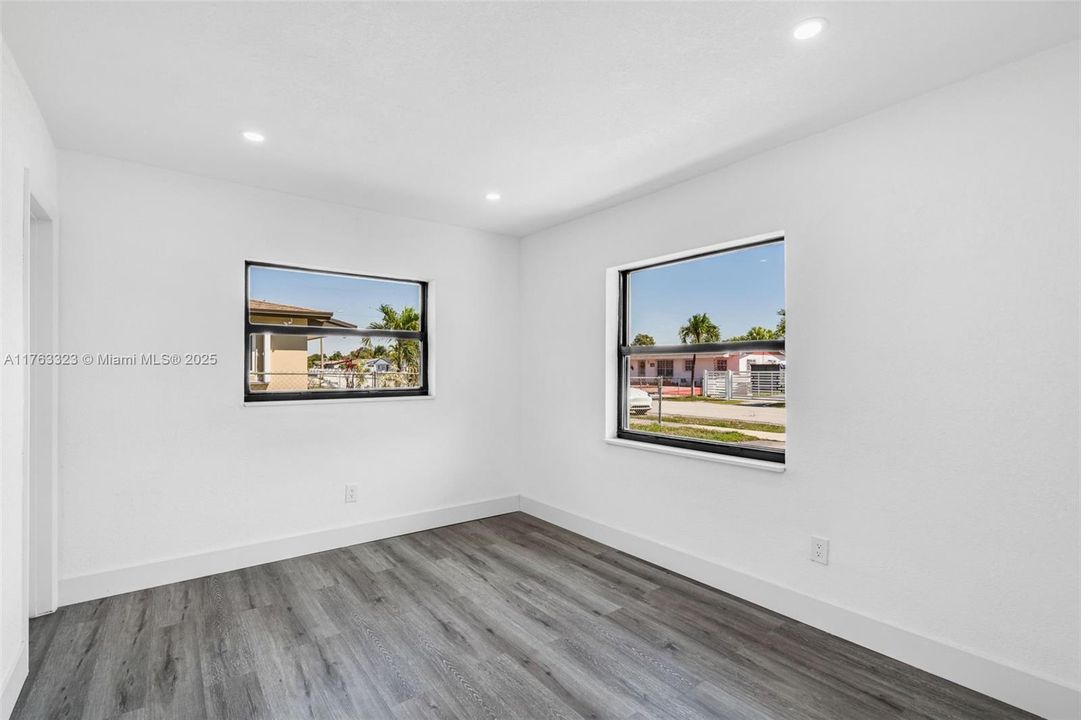 Recently Sold: $620,000 (4 beds, 2 baths, 1253 Square Feet)