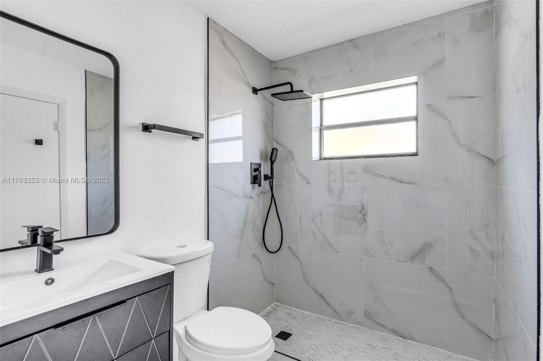 Recently Sold: $620,000 (4 beds, 2 baths, 1253 Square Feet)