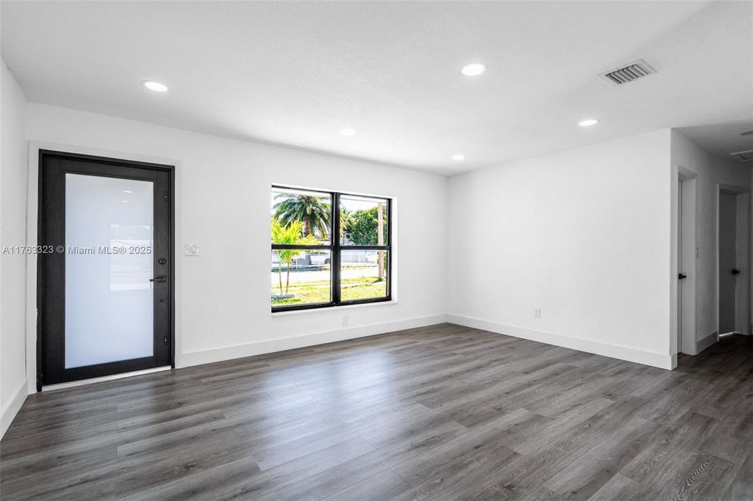 Recently Sold: $620,000 (4 beds, 2 baths, 1253 Square Feet)