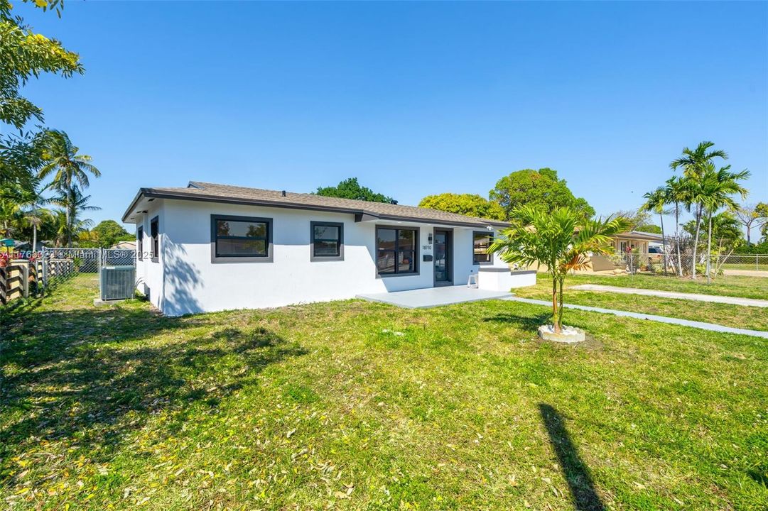 Recently Sold: $620,000 (4 beds, 2 baths, 1253 Square Feet)