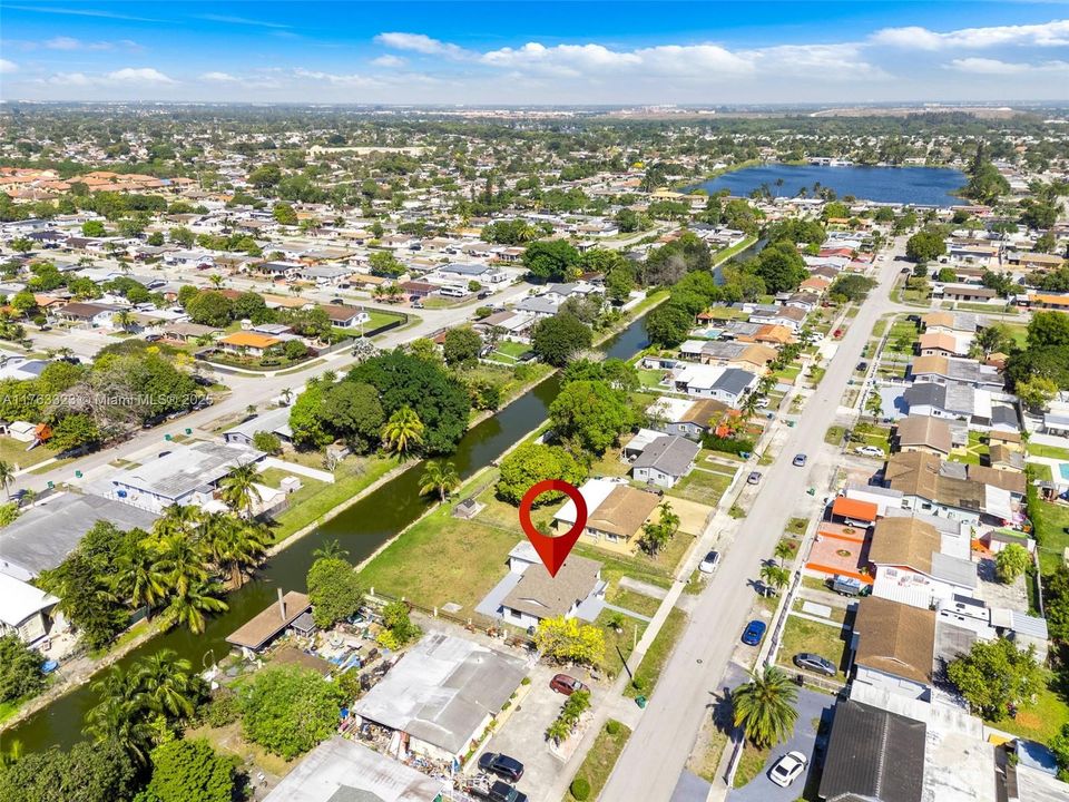 Recently Sold: $620,000 (4 beds, 2 baths, 1253 Square Feet)