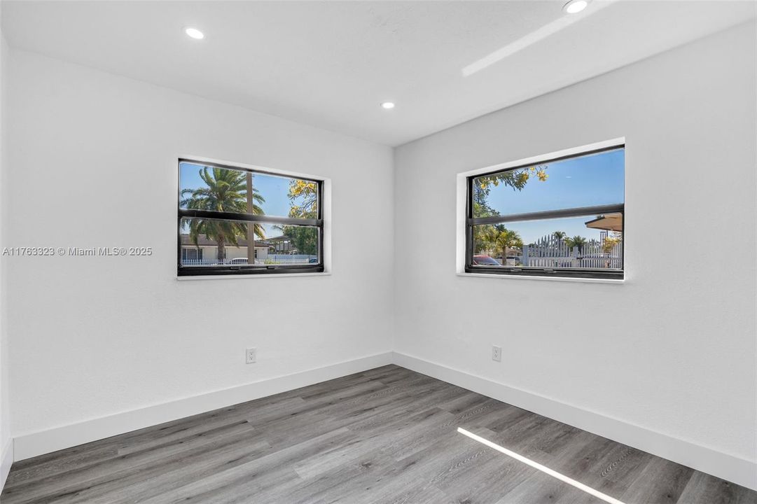 Recently Sold: $620,000 (4 beds, 2 baths, 1253 Square Feet)