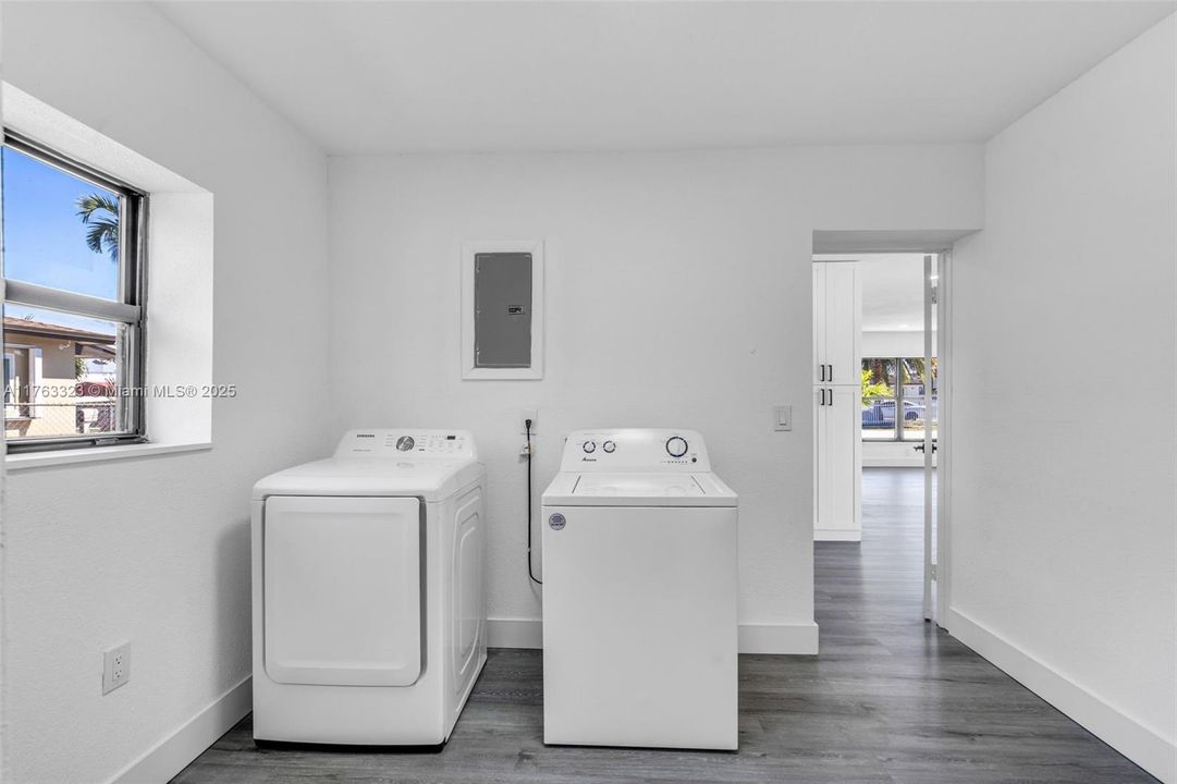 Recently Sold: $620,000 (4 beds, 2 baths, 1253 Square Feet)