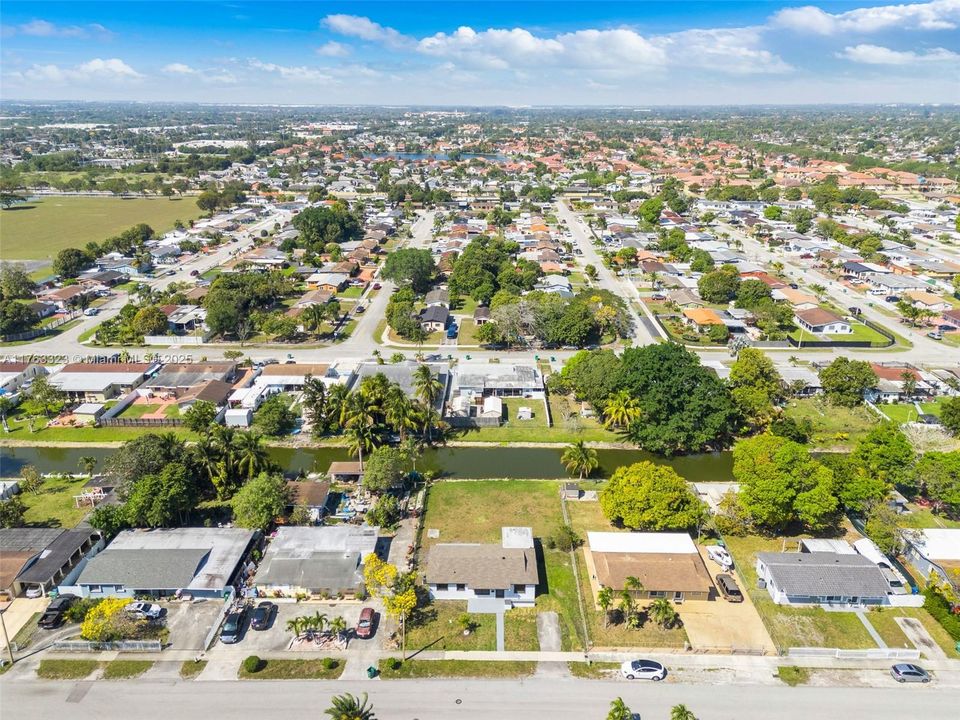 Recently Sold: $620,000 (4 beds, 2 baths, 1253 Square Feet)