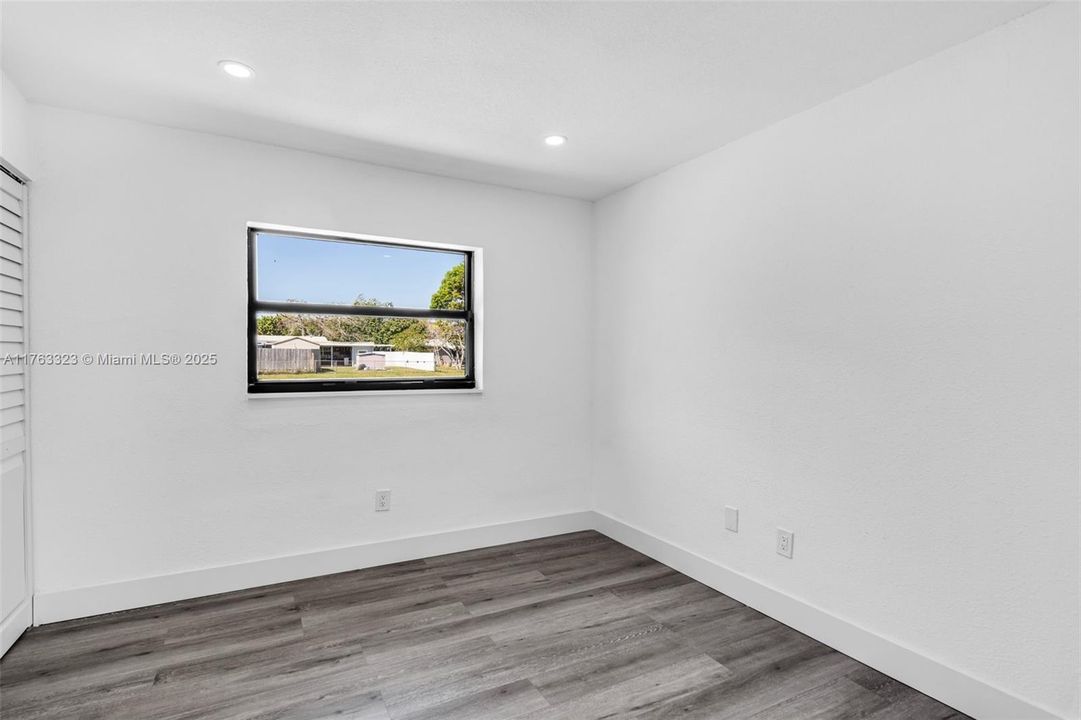 Recently Sold: $620,000 (4 beds, 2 baths, 1253 Square Feet)