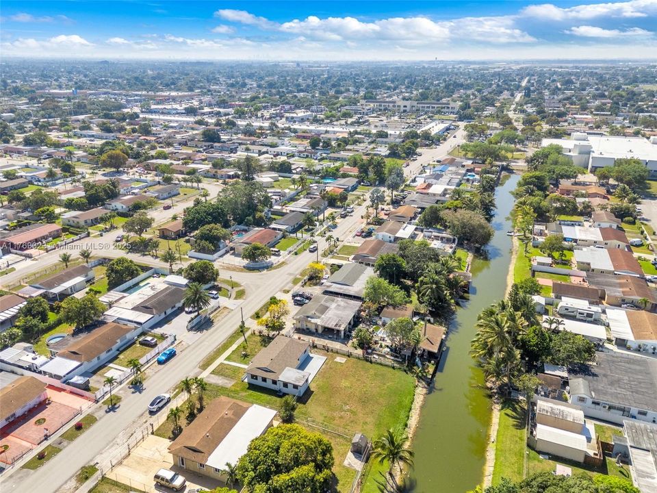 Recently Sold: $620,000 (4 beds, 2 baths, 1253 Square Feet)