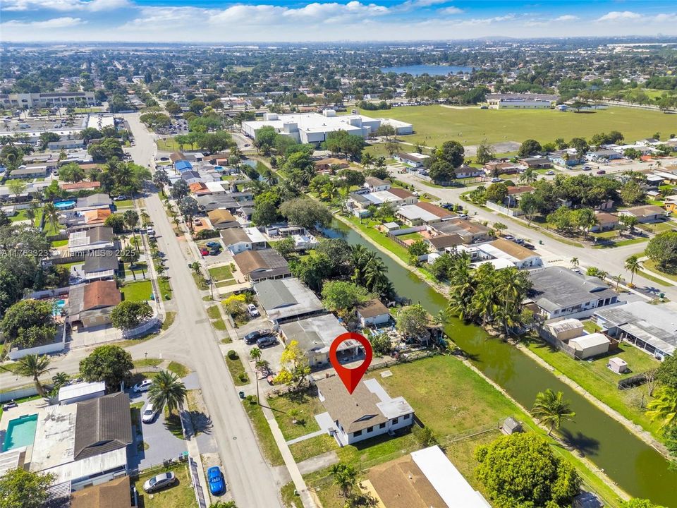 Recently Sold: $620,000 (4 beds, 2 baths, 1253 Square Feet)