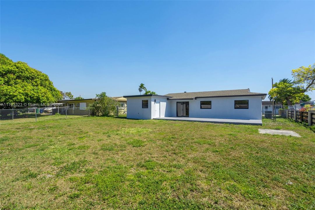 Recently Sold: $620,000 (4 beds, 2 baths, 1253 Square Feet)