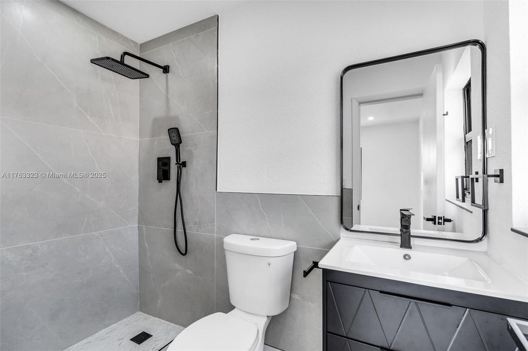 Recently Sold: $620,000 (4 beds, 2 baths, 1253 Square Feet)