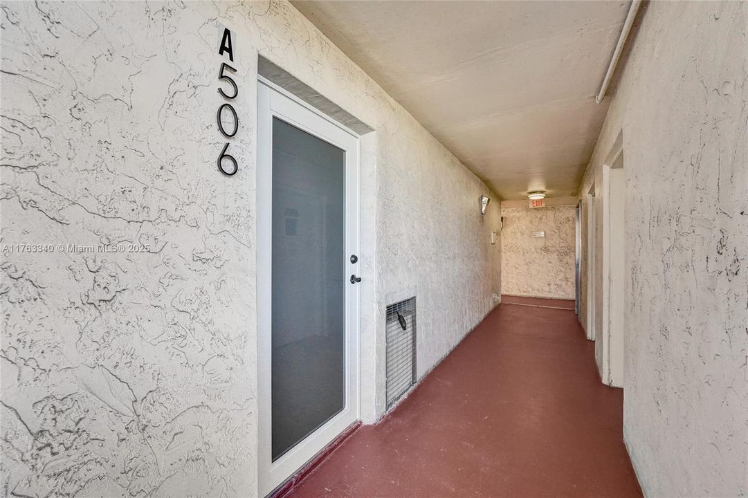 Active With Contract: $175,000 (1 beds, 1 baths, 800 Square Feet)