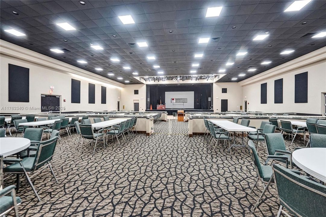 Active With Contract: $175,000 (1 beds, 1 baths, 800 Square Feet)