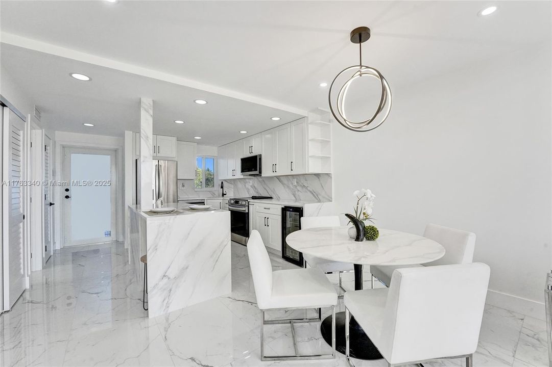 Active With Contract: $175,000 (1 beds, 1 baths, 800 Square Feet)