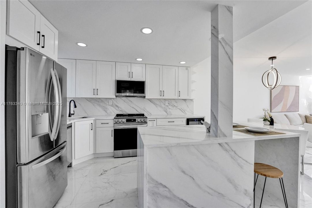 Active With Contract: $175,000 (1 beds, 1 baths, 800 Square Feet)