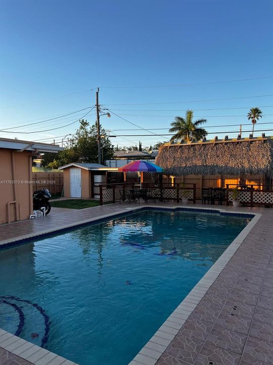 最近售出: $725,000 (5 贝兹, 4 浴室, 1743 平方英尺)