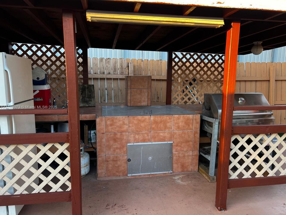 最近售出: $725,000 (5 贝兹, 4 浴室, 1743 平方英尺)