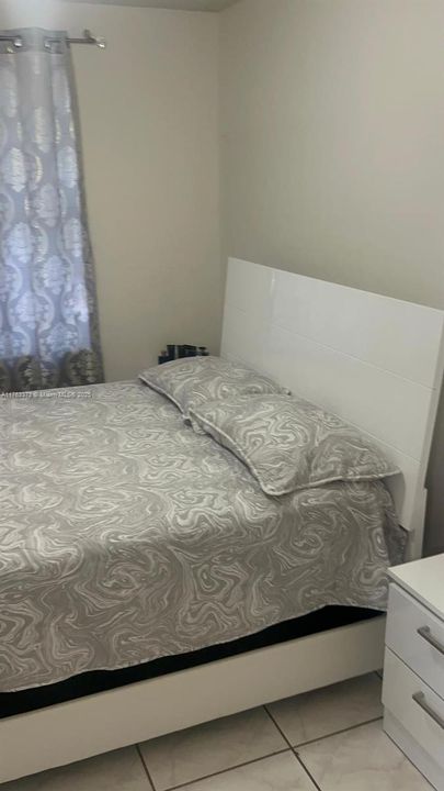 最近售出: $725,000 (5 贝兹, 4 浴室, 1743 平方英尺)