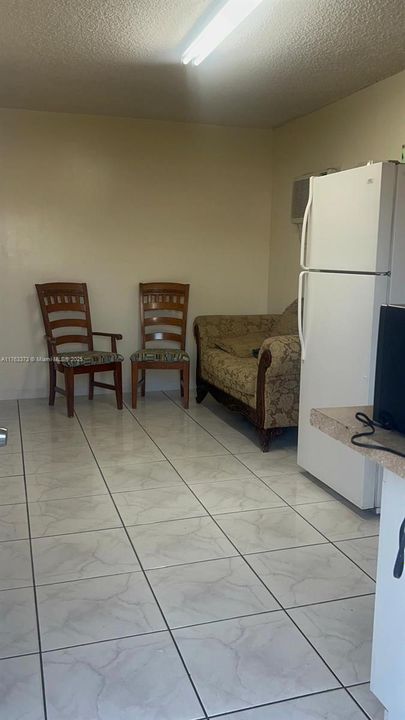 最近售出: $725,000 (5 贝兹, 4 浴室, 1743 平方英尺)