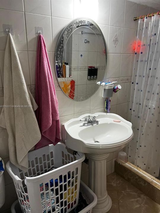 最近售出: $725,000 (5 贝兹, 4 浴室, 1743 平方英尺)