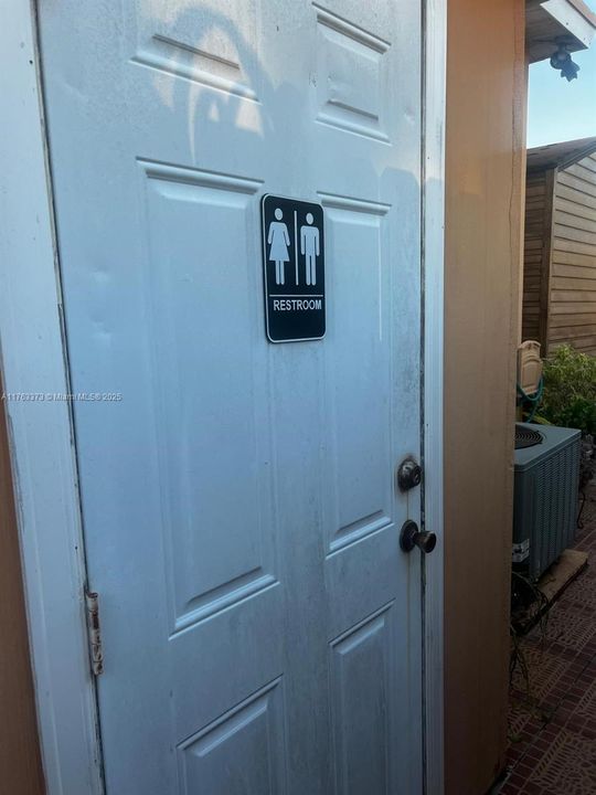 最近售出: $725,000 (5 贝兹, 4 浴室, 1743 平方英尺)