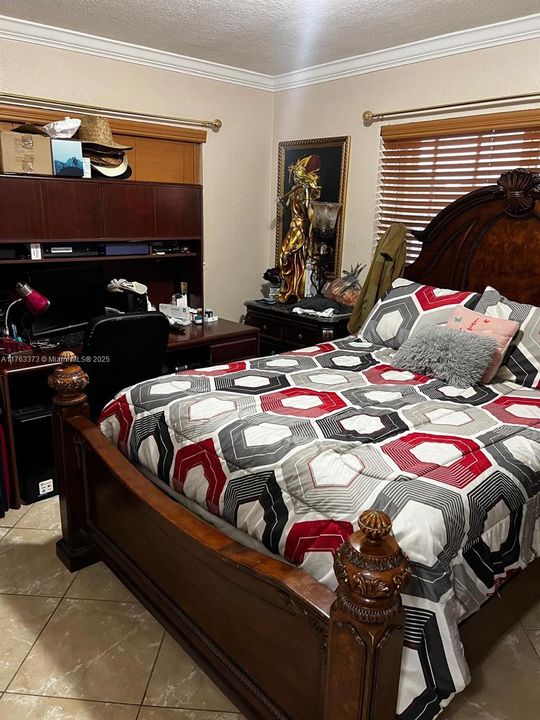 最近售出: $725,000 (5 贝兹, 4 浴室, 1743 平方英尺)