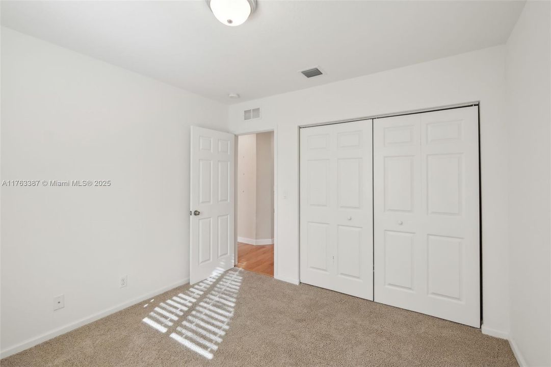 Vendido Recientemente: $650,000 (4 camas, 3 baños, 2735 Pies cuadrados)