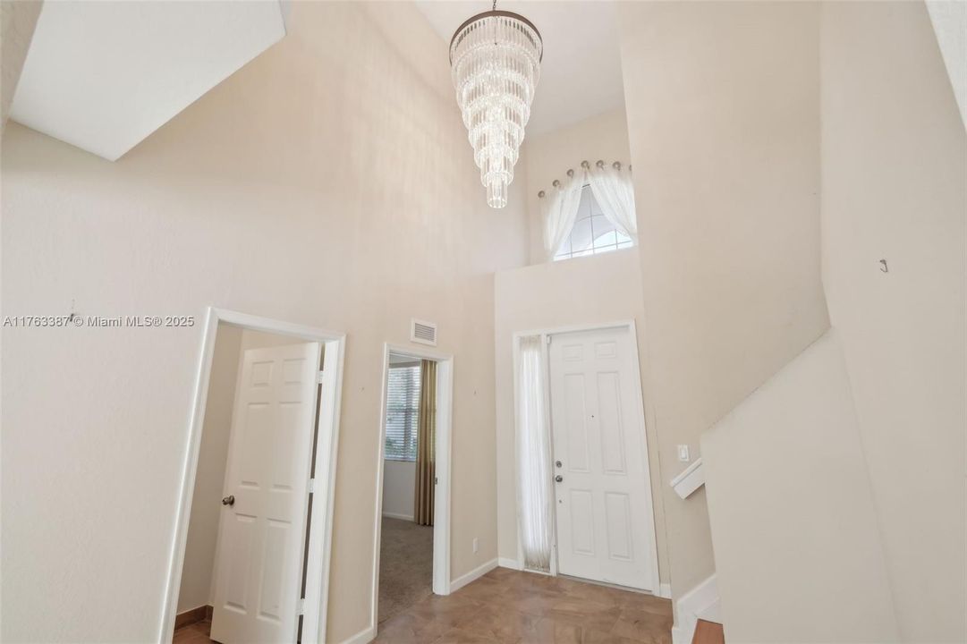 Vendido Recientemente: $650,000 (4 camas, 3 baños, 2735 Pies cuadrados)