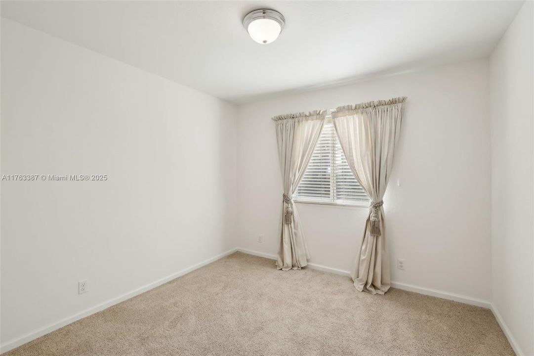 Vendido Recientemente: $650,000 (4 camas, 3 baños, 2735 Pies cuadrados)