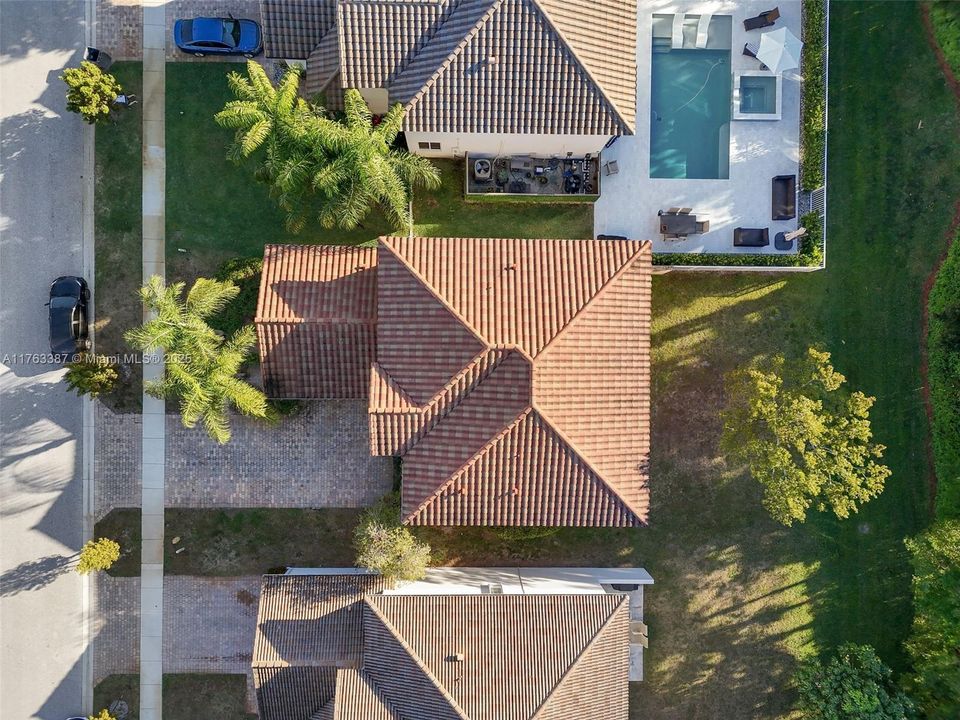 Vendido Recientemente: $650,000 (4 camas, 3 baños, 2735 Pies cuadrados)